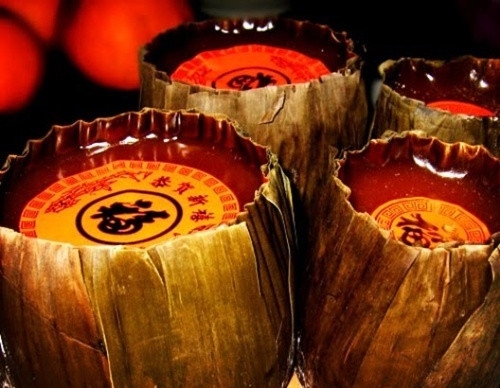 Bánh niangao. Đây là món bánh truyền thống ở miền nam Trung Quốc. Bánh niangao dẻo làm bằng gạo. Bánh niangao mang ý nghĩa "phất lên" trong năm mới nên nó được dùng để gửi làm quà cho bạn bè, người thân trong những ngày của năm mới. Ảnh: zing