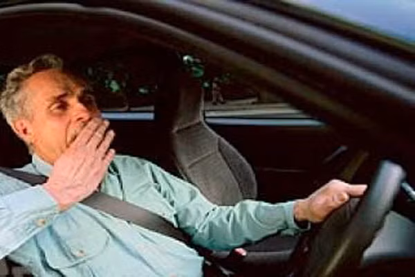 5. Các loại thuốc ngủ, an thần. Mọi người thường nghĩ rằng những loại thuốc này giúp ổn định tinh thần nhưng không ngờ đến chúng lại gây ra một số tác dụng phụ như làm cho cơ thể lười phản ứng và giảm khả năng phán đoán vấn đề.