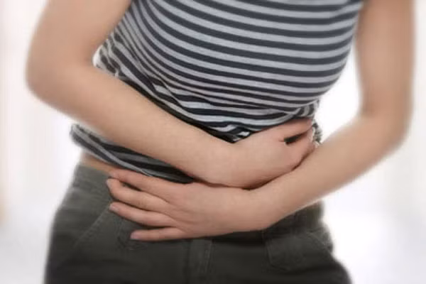 Trong hội chứng ung thư đại tràng di truyền, khuyết tật nhiễm sắc thể đã có từ khi mới chào đời và có mặt trong mọi tế bào của cơ thể. Số lượng lớn các polyp đại tràng cao dẫn đến nguy cơ phát triển ung thư đại trực tràng khi còn trẻ, và cũng có nguy cơ phát triển ung thư ở các cơ quan khác. Vì vậy, nếu tiền sử gia đình có bệnh này thì bạn hãy kiểm tra một số bài sàng lọc ung thư.