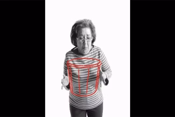 7. Buồn nôn. Đối với nhiều phụ nữ, có sự liên hệ chặt chẽ giữa bệnh tim và các chứng bệnh đường tiêu hóa. Thường thì trước khi bị một cơn đau tim tấn công, phụ nữ hay mắc chứng khó tiêu, đầy hơi, muốn đi đại tiện, thậm chí nhiều người còn có cảm giác buồn nôn và nôn.