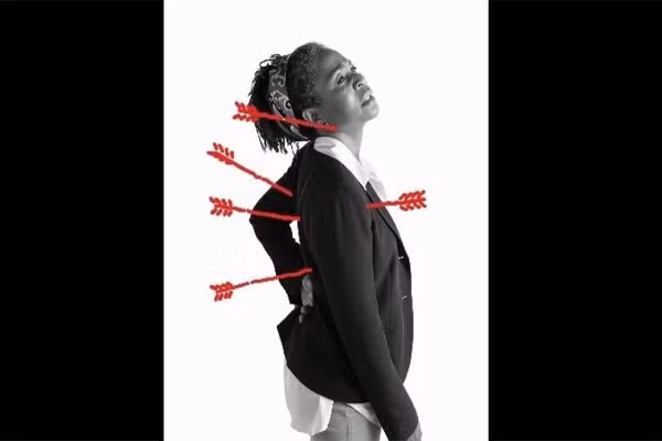 2. Bên cạnh cảm giác đau ngực, cảm giác đau ở những bộ phận khác trên cơ thể cũng có thể là triệu chứng gây ra những cơn đau tim mà bạn cần lưu ý. Có lẽ, nhiều bạn sẽ bỏ qua những triệu chứng này và cho rằng những chúng không mấy ảnh hưởng tới sức khỏe.