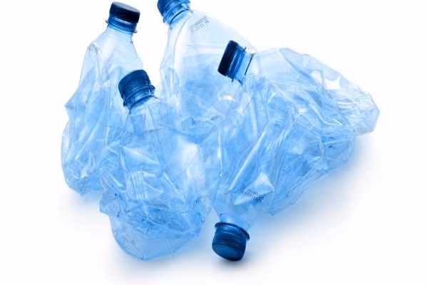 Hóa chất này có thể khiến cho các tế bào vú khỏe mạnh lớn lên và tồn tại như một tế bào ung thư, thậm chí BPA còn làm giảm tác dụng của các loại thuốc điều trị ung thư. Một số nghiên cứu cho rằng tác động từ BPA rõ ràng nhất ở trẻ sơ sinh và trẻ nhỏ do cơ thể của bé vẫn còn đang phát triển chưa hoàn thiện để loại bỏ tế bào xấu khỏi hệ thống miễn dịch.