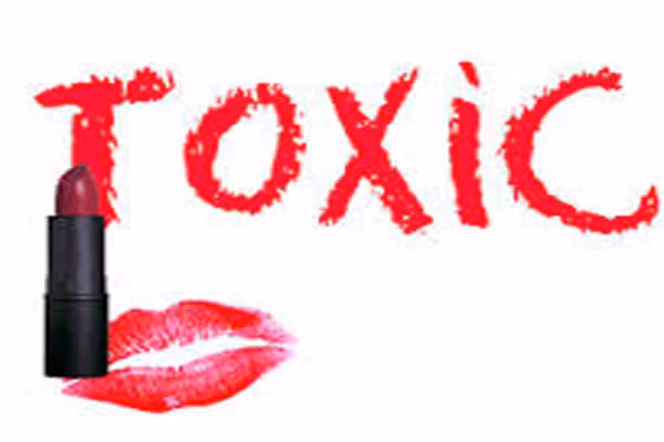 Nhiều người ưa dùng son môi lo ngại, các thành phần trong nó gây hại sức khỏe. Tạp chí hàng đầu Allure Reader Pick đã đào sâu cụ thể hơn về khía cạnh này để bạn đọc hiểu thêm về một số thành phần trên nhãn hộp son, thậm chí cả những thành phần không được ghi trên đó. Liệu nó có hại như chúng ta vẫn nghĩ?