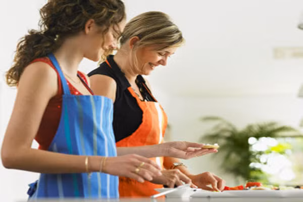 Quế an toàn với bệnh tiểu đường. Tuy nhiên, với những người bị bệnh về gan nên cẩn thận vì quế mang đặc tính nóng có thể làm cho gan phải hoạt động mạnh. Tuy nhiên, trong quế cũng chứa một số chất có thể biến thành độc tố nếu ở hàm lượng cao, vì thế người dùng cần thận trọng, 1 gr mỗi ngày là an toàn nhất.