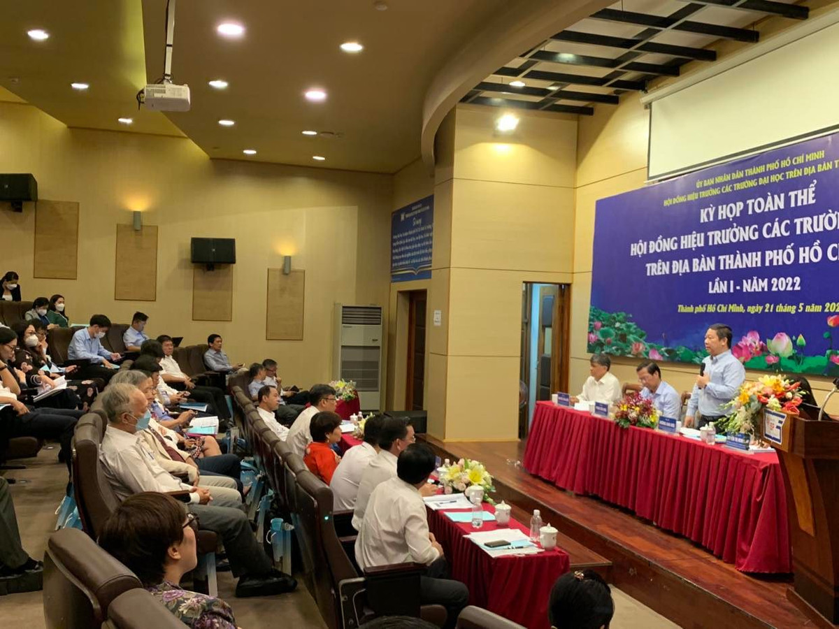 Chu tich UBND TPHCM Phan Van Mai lam Chu tich Hoi dong Hieu truong cac truong dai hoc TPHCM