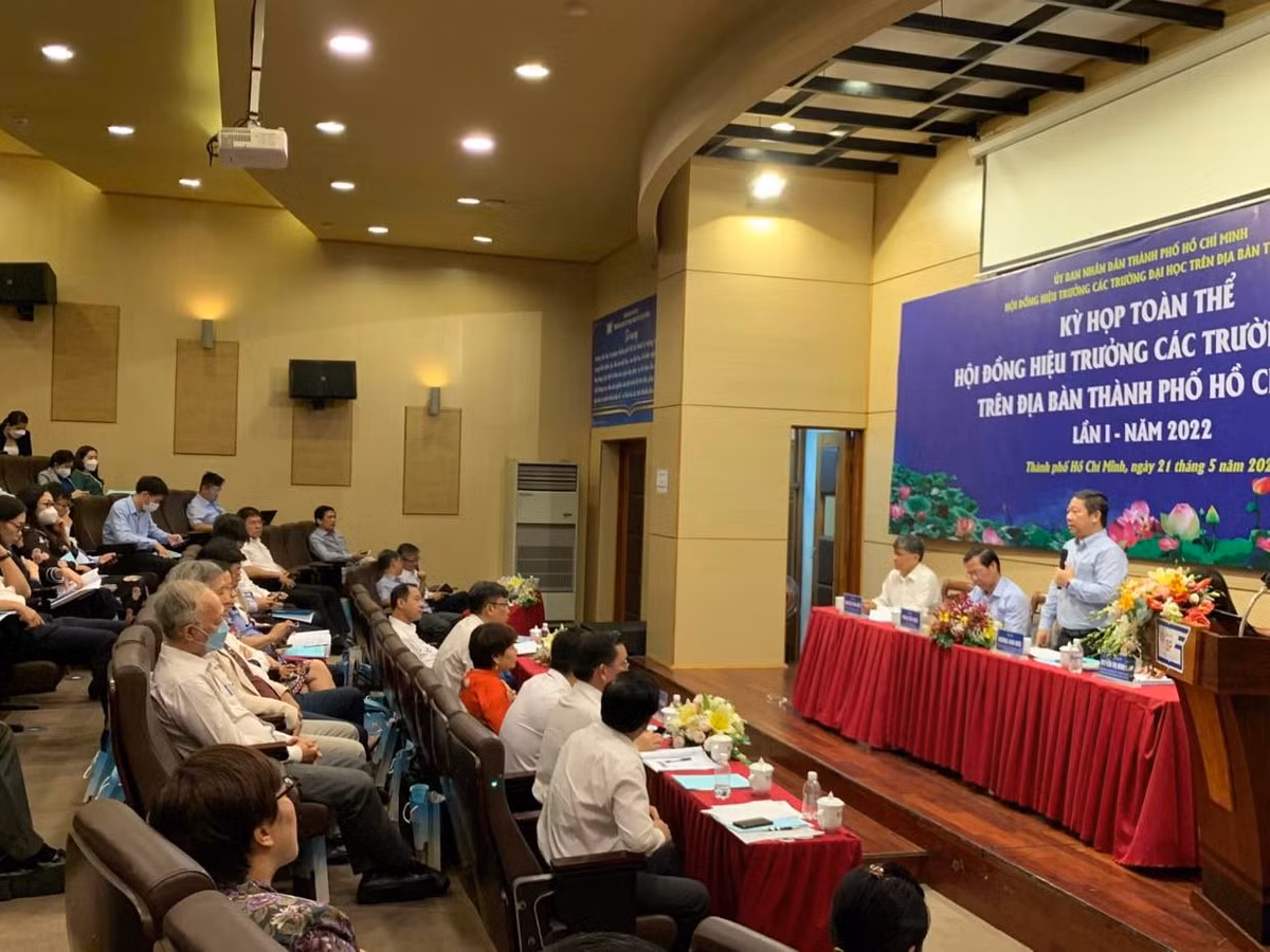 Chu tich UBND TPHCM Phan Van Mai lam Chu tich Hoi dong Hieu truong cac truong dai hoc TPHCM