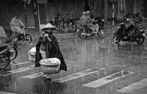 Soi hai pho hang rong dau tien o Sai Gon sap "chao san"