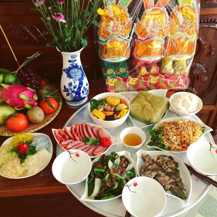 Hiện nay ở một số chùa lớn cũng có bàn thờ riêng cúng Táo quân. Ngày xưa, lễ cúng Táo quân thường được làm trong bếp. Tuy nhiên, ngày nay việc thờ cúng được đơn giản hóa do quan niệm và do không gian nhà chật chội nên nhiều gia đình không làm bàn thờ riêng cho ông Táo.