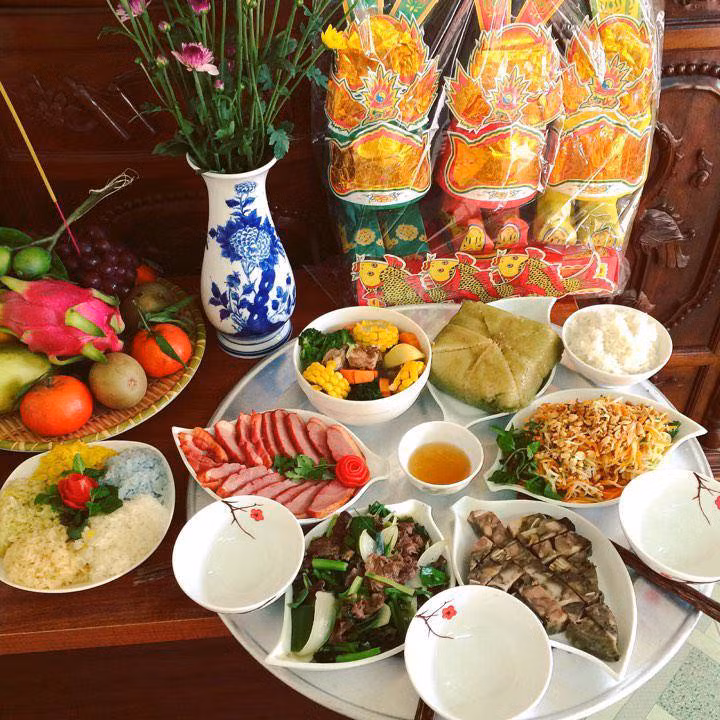 Hiện nay ở một số chùa lớn cũng có bàn thờ riêng cúng Táo quân. Ngày xưa, lễ cúng Táo quân thường được làm trong bếp. Tuy nhiên, ngày nay việc thờ cúng được đơn giản hóa do quan niệm và do không gian nhà chật chội nên nhiều gia đình không làm bàn thờ riêng cho ông Táo.