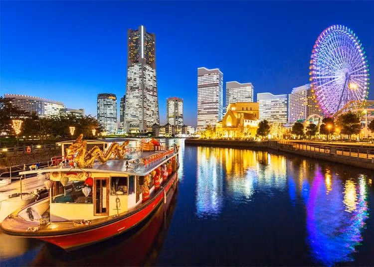 Thành phố Yokohama. Nằm ở phía Nam của Thủ đô Tokyo với bờ biển đẹp quyến rũ, các du khách tới Yokohama có thể nhìn ngắm bến cảng từ những chiếc xe buýt đường thủy hoặc ở trên đỉnh của vòng đu quay đặc trưng. (Nguồn: Live Japan).