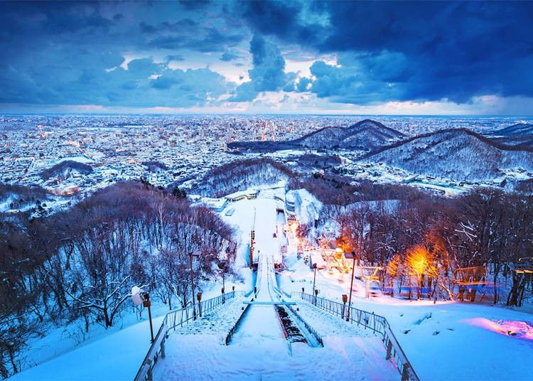 Thành phố Sapporo. Đây là thành phố lớn ở phía Bắc của Nhật Bản. Khí hậu lạnh giúp nơi đây trở thành điểm đến lý tưởng cho những ai thích mùa Đông. Lễ hội Tuyết Sapporo được tổ chức vào mỗi tháng Hai trưng bày rất nhiều các điêu khắc băng và tuyết, thu hút khoảng 2 triệu du khách mỗi năm. (Nguồn: Live Japan).