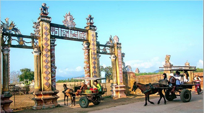 Năm 1778, Nguyễn Nhạc lên ngôi hoàng đế, lấy niên hiệu là Thái Đức, đóng đô ở thành Đồ Bàn (Bình Định). Từ đây, thành Đồ Bàn còn có tên là thành Hoàng đế.