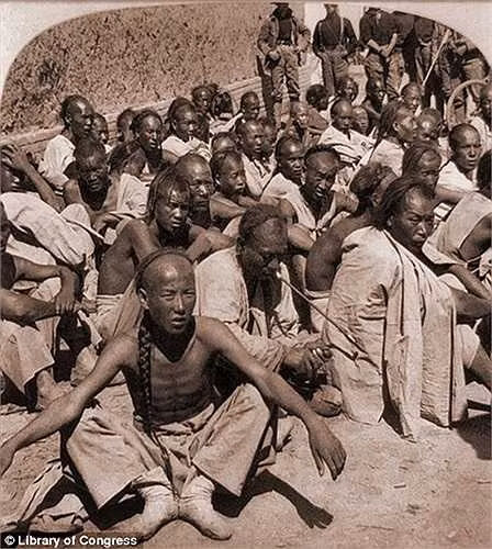 Những tù nhân người Trung Quốc trong phong trào Nghĩa Hòa Đoàn (Boxer Rebellion) chủ trương tiêu diệt người Công giáo và đánh đuổi người phương Tây khiến hơn 30.000 người thiệt mạng.