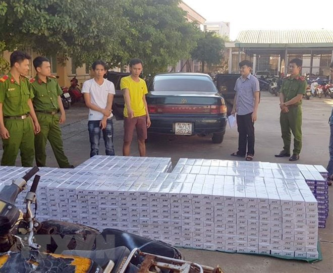 Phat hien lai xe oto Camry van chuyen 1.250 cay thuoc la lau