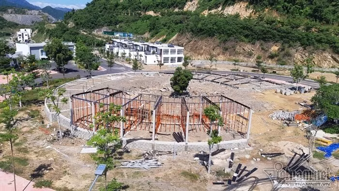 Các hạng mục nhà ở, vui chơi giải trí đang được xây dựng ồ ạt dù chưa có giấy phép