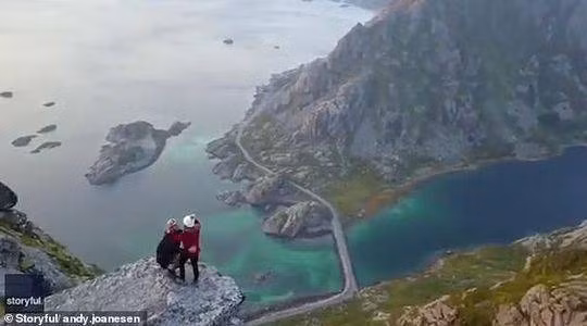 Cau hon lang man, cap doi lam dieu khong tuong, so chet khiep...-Hinh-3