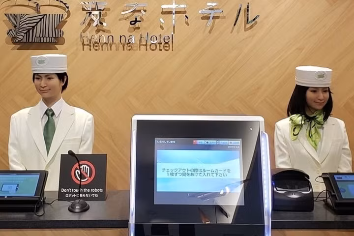 Một khách sạn Nhật Bản với những robot tận tình với khách hàng./.