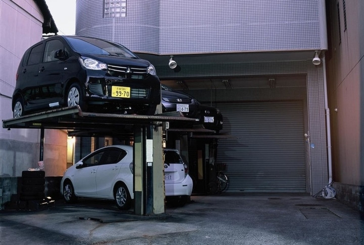 Các bãi gửi xe đa tầng để tiết kiệm không gian.