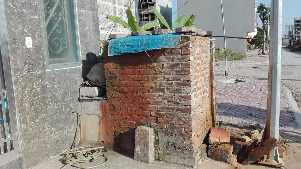 Khu dan cu khong dien nuoc sinh hoat suot 4 nam giua Ha Noi