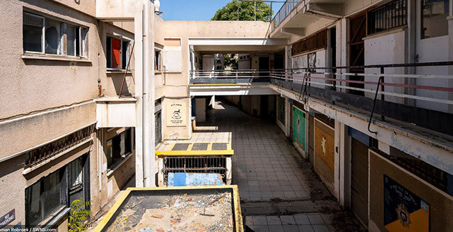 Nhiều cấu trúc lịch sử bên trong khu vực này, bao gồm cả nhà thờ Byzantine Ayios Iakovos thế kỷ 15, đã bị bỏ rơi vào trạng thái ngày càng hủy hoại.Khu vực này đã trở thành vùng đệm được đưa vào chương trình "7 nguy cơ tuyệt chủng" của Europa Nostra, một tổ chức phi lợi nhuận nhằm bảo vệ di sản văn hóa của châu Âu.