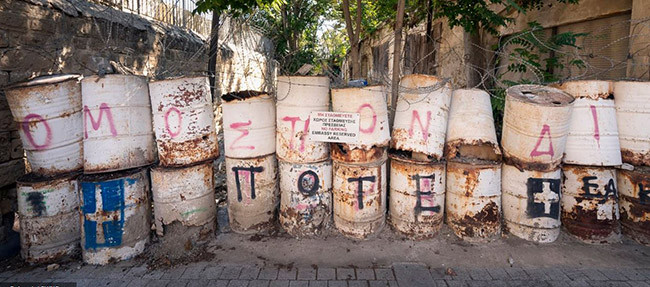 Những chiếc xe này từ năm 1974 đã không hoạt động trong một nhà để xe ngầm. Sự vắng lặng đến rợn người và có lẽ chính bầu không khí này đã khiến cho nơi đây cả trở nên chết choc hơn.