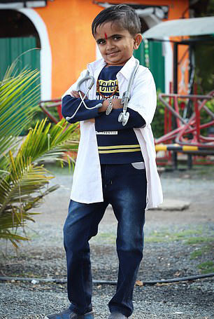 Chang bac si to bang dua tre, lap ky luc the gioi voi dieu...-Hinh-3