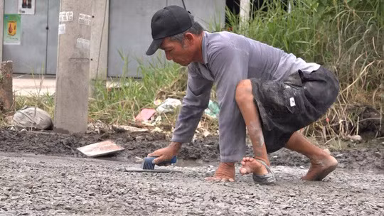 “Nguoi dan ong tat nguyen lam chuyen “quai go” len duong nhan giai thuong-Hinh-3