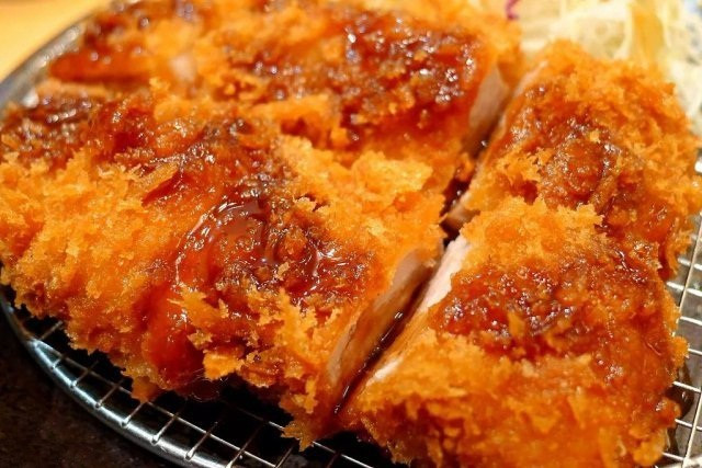 Bac si lay mau benh nhan, ra mau hong ky quai, phat hien kinh di...