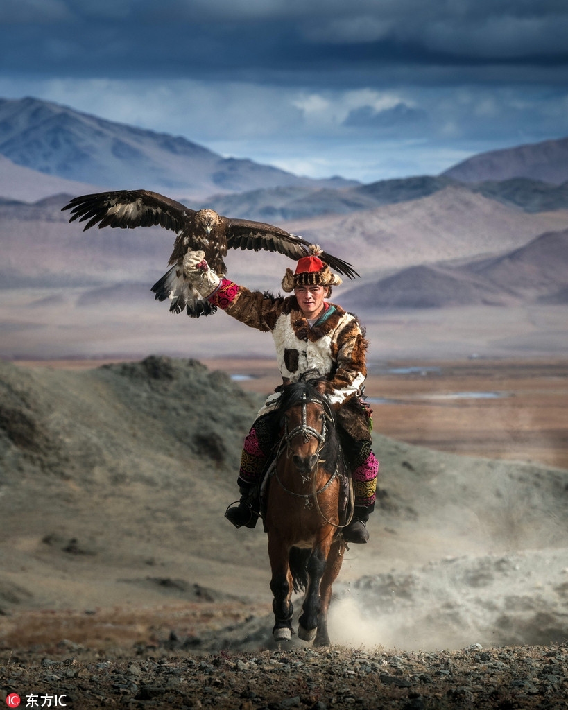 Được biết, đi săn với đại bàng được coi là một nghệ thuật trong săn bắn, được lưu truyền khắp thảo nguyên Trung Á qua nhiều thế hệ.