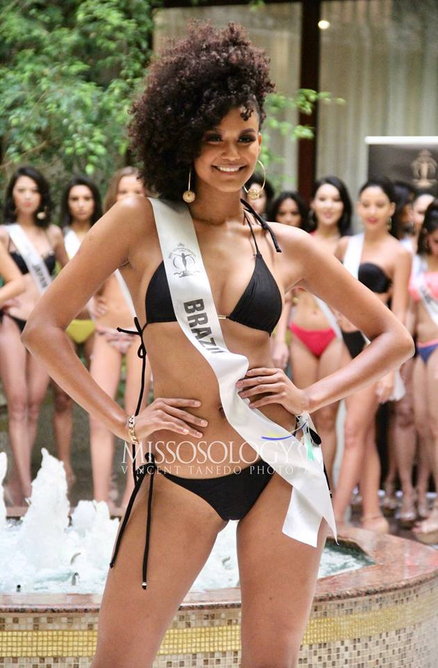 Đại diện Brazil - Barbara Reis - đứng thứ hai bảng đánh giá hiện tại. Cô gái 20 tuổi ghi điểm ở sự trẻ trung, tươi mới, nét cá tính khó trộn lẫn với những thí sinh khác. Theo Missosology, Barbara có kinh nghiệm làm mẫu nên thể hiện tốt ở các buổi chụp hình.