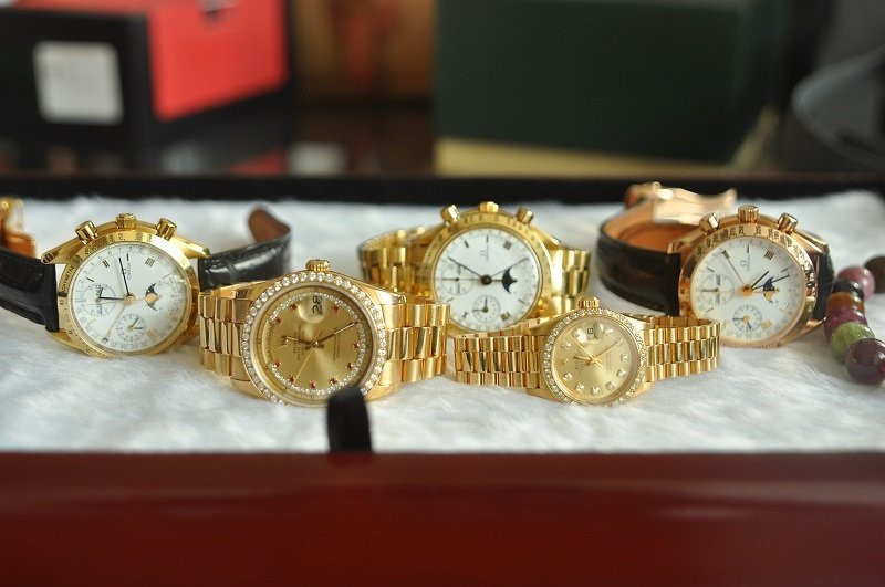 Độ nhái của những chiếc đồng hồ hàng hiệu cực kỳ tinh vi gây khó nhận cho sự nhận biết của người mua.