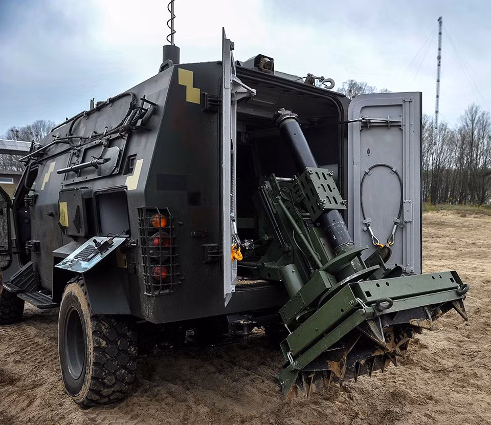 "Các nhà sản xuất đã giải quyết được một vài vấn đề trong quá trình phát triển tổ hợp vũ khí di động tiên tiến này", vị thư ký của NSDC tự hào cho biết.