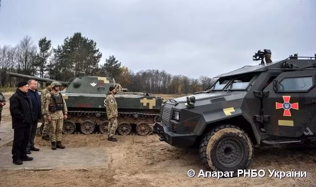 "Tổ hợp vũ khí này có thể di chuyển một cách nhanh chóng tới khu vực tác xạ, hệ thống máy tính của nó cho phép định vị, chuẩn bị bắn trong thời gian chỉ vỏn vẹn 1 phút".