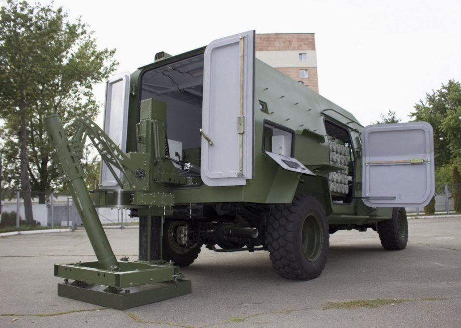 Thư ký Hội đồng Quốc phòng và An ninh Ukraine khi đó là ông Oleksandr Turchynov đã nói rằng hệ thống cối tự hành Bars-8MMK được các nhà máy sản xuất vũ khí tạo ra bằng cách sử dụng khung gầm xe bọc thép Bars-8.