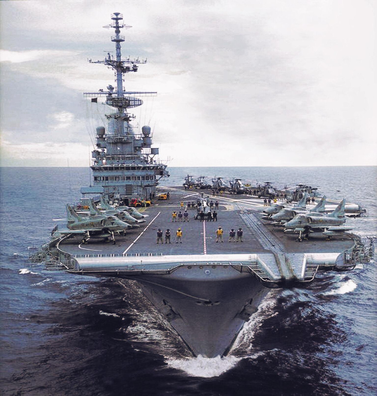 Đáng nói là trước đó hải quân Brazil từng dự định hiện đại hóa hệ thống radar, hệ thống động lực, nâng cấp hệ thống phóng máy bay để kéo dài thời gian sử dụng con tàu đến năm 2025.