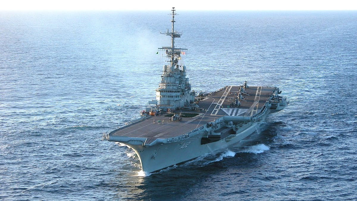 Bộ Quốc phòng Brazil mới đây đã tuyên bố mở quy trình đấu thầu bán thanh lý tàu sân bay Sao Paulo với mức giá bỏ thầu tối thiểu chỉ là 1,275 triệu USD, rẻ đến mức khó tin.