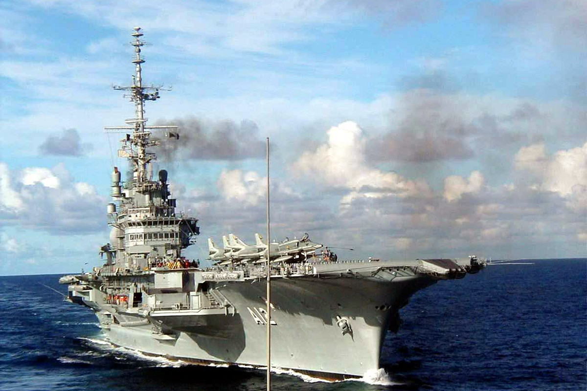 Con tàu là sự thay thế cho tàu sân bay Minas Gerais được mua từ Vương quốc Anh và hoạt động ở Brazil từ năm 1960 đến 2001, sau đó được bán làm phế liệu.