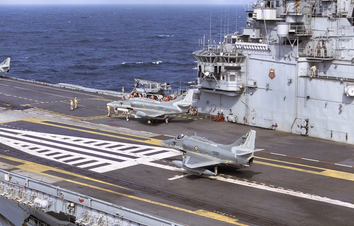 Việc hải quân Brazil dự định cho nghỉ hưu một chiếc tàu sân bay đích thực có trang bị máy phóng theo đánh giá sẽ gây ảnh hưởng không nhỏ tới Nga, khi có thông tin Moskva cũng đang cân nhắc hủy bỏ chương trình sửa chữa chiếc Đô đốc Kuznetsov.