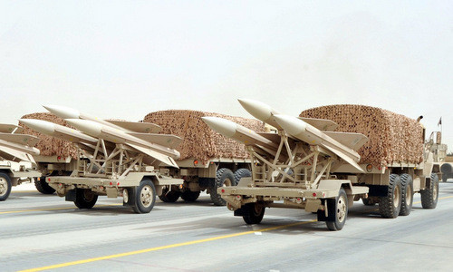 Chưa hết, trong phân khúc tên lửa tầm thấp, Saudi Arabia còn có 40 hệ thống phòng không Crotale của Pháp. Đây là vũ khí phòng không tầm thấp tiên tiến, được bố trí bảo vệ các mục tiêu điểm quan trọng có tính chất chiến lược. Crotale có khả năng bắn trúng mục tiêu trong phạm vi độ cao từ 5 mét đến 5 km, tầm bắn 10 km; và các hệ thống Crotale của Saudi Arabia đều được hiện đại hóa. Ngoài ra khoảng 160 hệ thống phòng không Shanine, đây là phiên bản sửa đổi của tổ hợp Crotale, do Pháp chế tạo theo đơn đặt hàng của Saudi Arabia.