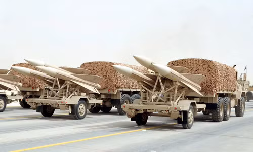 Chưa hết, trong phân khúc tên lửa tầm thấp, Saudi Arabia còn có 40 hệ thống phòng không Crotale của Pháp. Đây là vũ khí phòng không tầm thấp tiên tiến, được bố trí bảo vệ các mục tiêu điểm quan trọng có tính chất chiến lược. Crotale có khả năng bắn trúng mục tiêu trong phạm vi độ cao từ 5 mét đến 5 km, tầm bắn 10 km; và các hệ thống Crotale của Saudi Arabia đều được hiện đại hóa. Ngoài ra khoảng 160 hệ thống phòng không Shanine, đây là phiên bản sửa đổi của tổ hợp Crotale, do Pháp chế tạo theo đơn đặt hàng của Saudi Arabia.