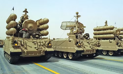 Như vậy có thể khẳng định lực lượng phòng không của Saudi Arabia nhiều lớp, có sự đan xen và hỗ trợ cho nhau và quan trọng là được tổ chức theo “công nghệ” của Mỹ. Tuy nhiên, không có dấu hiệu nào cho thấy các lực lượng phòng không của Saudi Arabia lẫn các quốc gia trong khu vực phát hiện được mối đe dọa hay có các động thái đánh chặn. Điều này khiến nhiều người đặt nghi vấn về năng lực tác chiến của lực lượng phòng không Saudi Arabia, cũng như hiệu quả thực tế của hệ thống phòng không đa lớp trị giá nhiều tỷ USD được nước này đặt mua từ Mỹ và các quốc gia phương Tây.