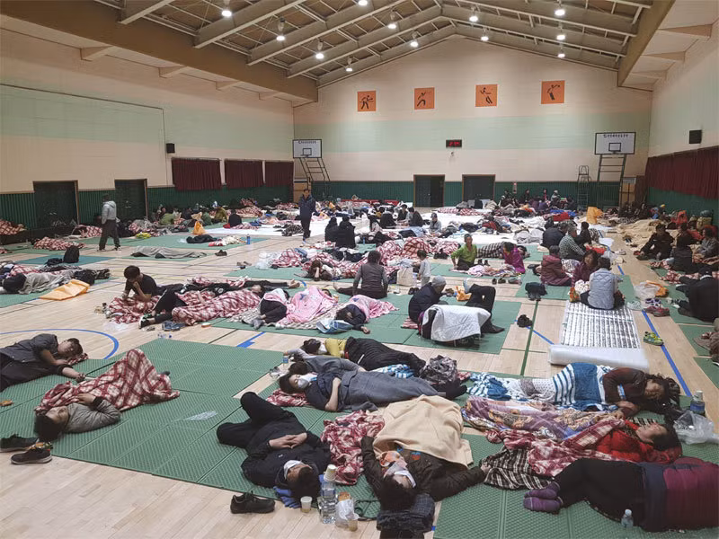 Thi tran Han Quoc boc chay ngun ngut, xe co bien thanh tro-Hinh-3