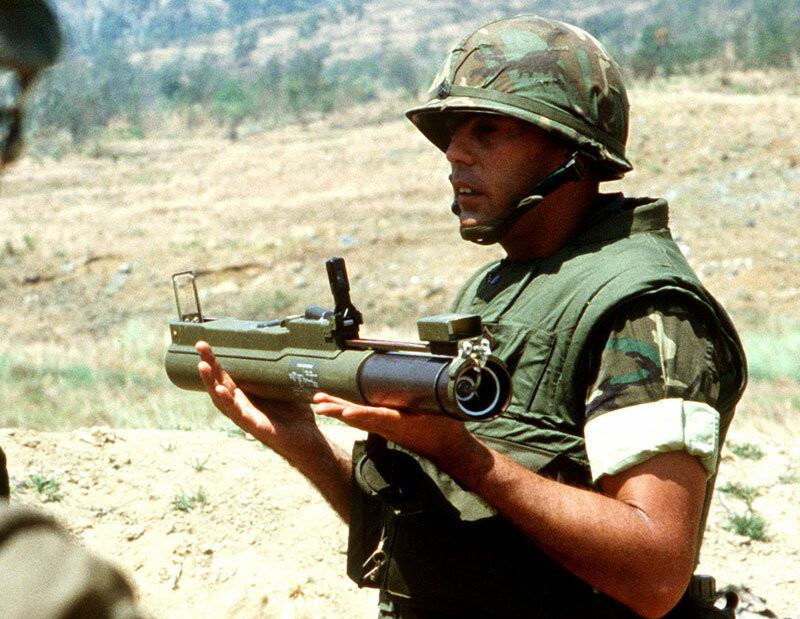 Sau năm 1975, Quân đội ta thu giữ một số lượng lớn M72 LAW từ các kho vũ khí của quân đội ngụy Sài Gòn và tái sử dụng loại vũ khí này trong các cuộc chiến tranh bảo vệ biên giới sau đó. Khả năng của M72 cũng được thể hiện rõ qua các chiến tích của nó trên chiến trường. Nguồn ảnh: Pinterest.