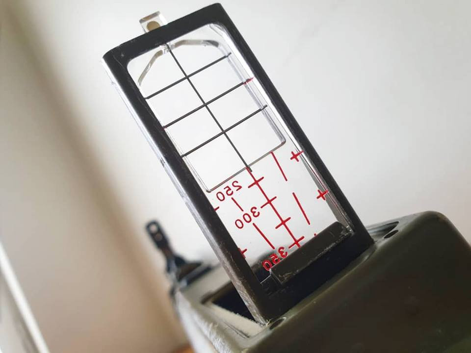 Ngoài ra, những M72 còn không được trang bị kính ngắm tử tế, chỉ là ngắm qua khe đầu ruồi khiến trong điều kiện tác chiến, người sử dụng khó có thể đủ bình tĩnh để bắn chính xác mục tiêu chỉ bằng một phát bắn. Nguồn ảnh: Real Fake Guns.