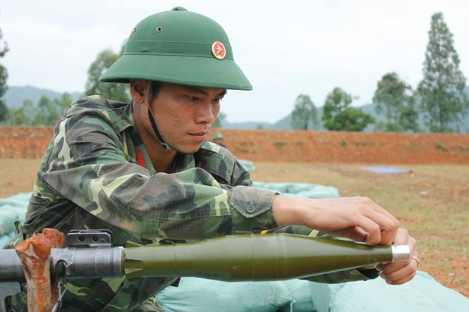 Mặc dù xuất hiện gần như cùng thời điểm với B41, thế nhưng súng chống tăng M72 lại không mấy thành công với nhiệm vụ chống lại các phương tiện bọc thép theo đúng thiết kế của nó. Thay vào đó M72 lại được biết tới nhiều hơn với vai trò như một mẫu vũ khí hỗ trợ hỏa lực trong tiểu đội bộ binh. Trong ảnh là súng chống tăng B41 của Việt Nam với đạn PG-7M. Nguồn ảnh: Quân đội Nhân dân.