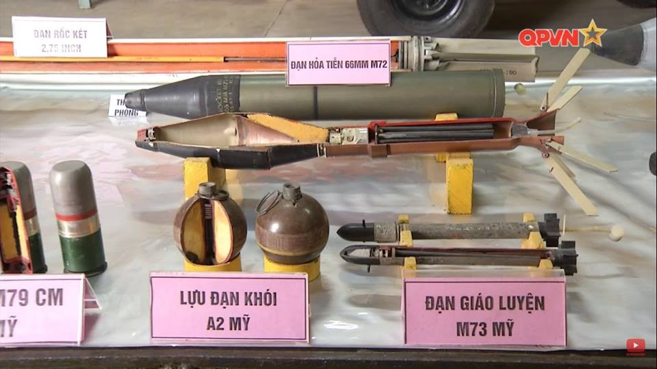 Tuy nhiên, sau một thời gian dài sử dụng nhưng không được mua sắm mới do nhiều nguyên, số lượng súng chống tăng M72 trong Quân đội ta dần trở nên khan hiếm và dần bị loại khỏi biên chế. Trong ảnh là mô hình huấn luyện sử dụng đạn rocket 66mm - M72 của Binh chủng Hóa Học. Nguồn ảnh: QPVN.