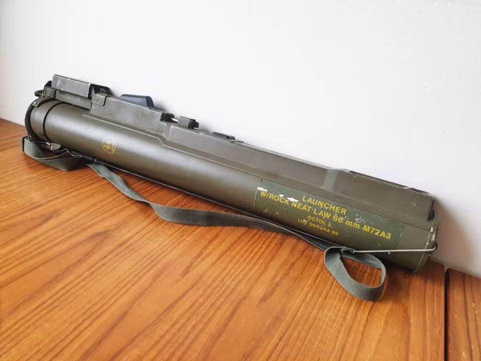 Về lai lịch của M72 LAW – đây là mẫu súng chống tăng sử dụng một lần được Quân đội Mỹ đưa vào trang bị từ giữa những năm 1960 và cuộc chiến đầu tiên mà LAW tham gia chính là Chiến tranh Việt Nam. Nguồn ảnh: Real Fake Guns