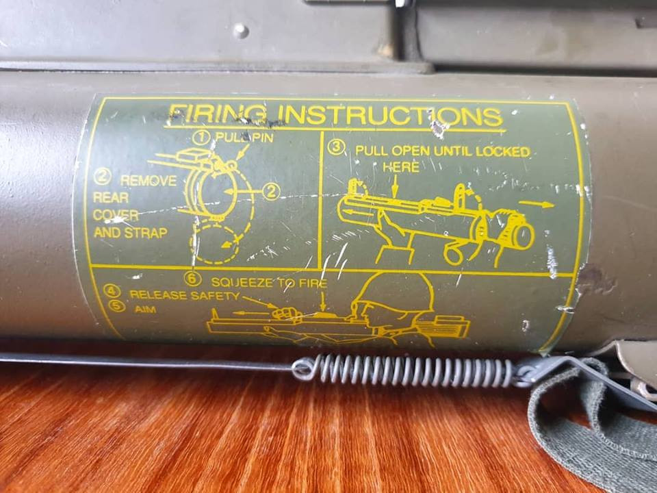 Cách thức triển khai và sử dụng M72 được in sẵn trên thân súng để bất cứ binh sĩ nào cũng có thể biết cách khai hỏa nó mà không cần qua đào tạo. Nguồn ảnh: Real Fake Guns.