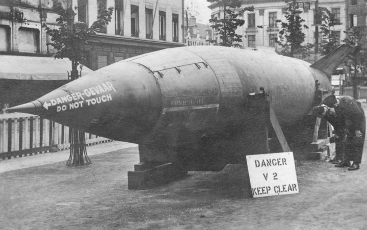 Hệ thống sản xuất tự động đã cho thấy tính hiệu quả khi mỗi ngày Đức có thể sản xuất tới 100 tên lửa V-2. Ngoài ra, do ưu thế trong quá trình di chuyển mà chúng hiếm khi bị các chiến đấu cơ của quân Đồng minh phát hiện.