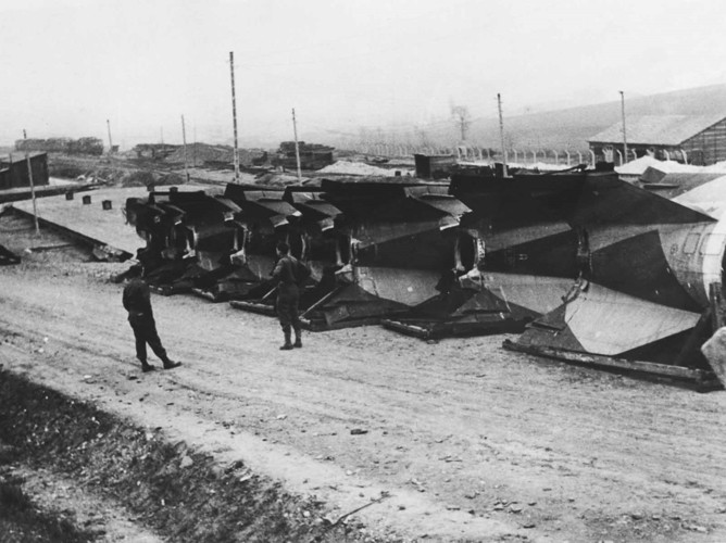 Nordhausen là nhà máy duy nhất vận hành cho tới khi Thế chiến thứ 2 kết thúc. Cơ sở này đã tận dụng nguồn lao động là các tù nhân ở trại tập trung Mittelbau-Dora gần đó.